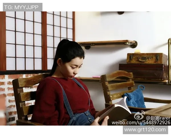 足球明星女友倾情拍摄写真展现魅力与风采引发粉丝热议